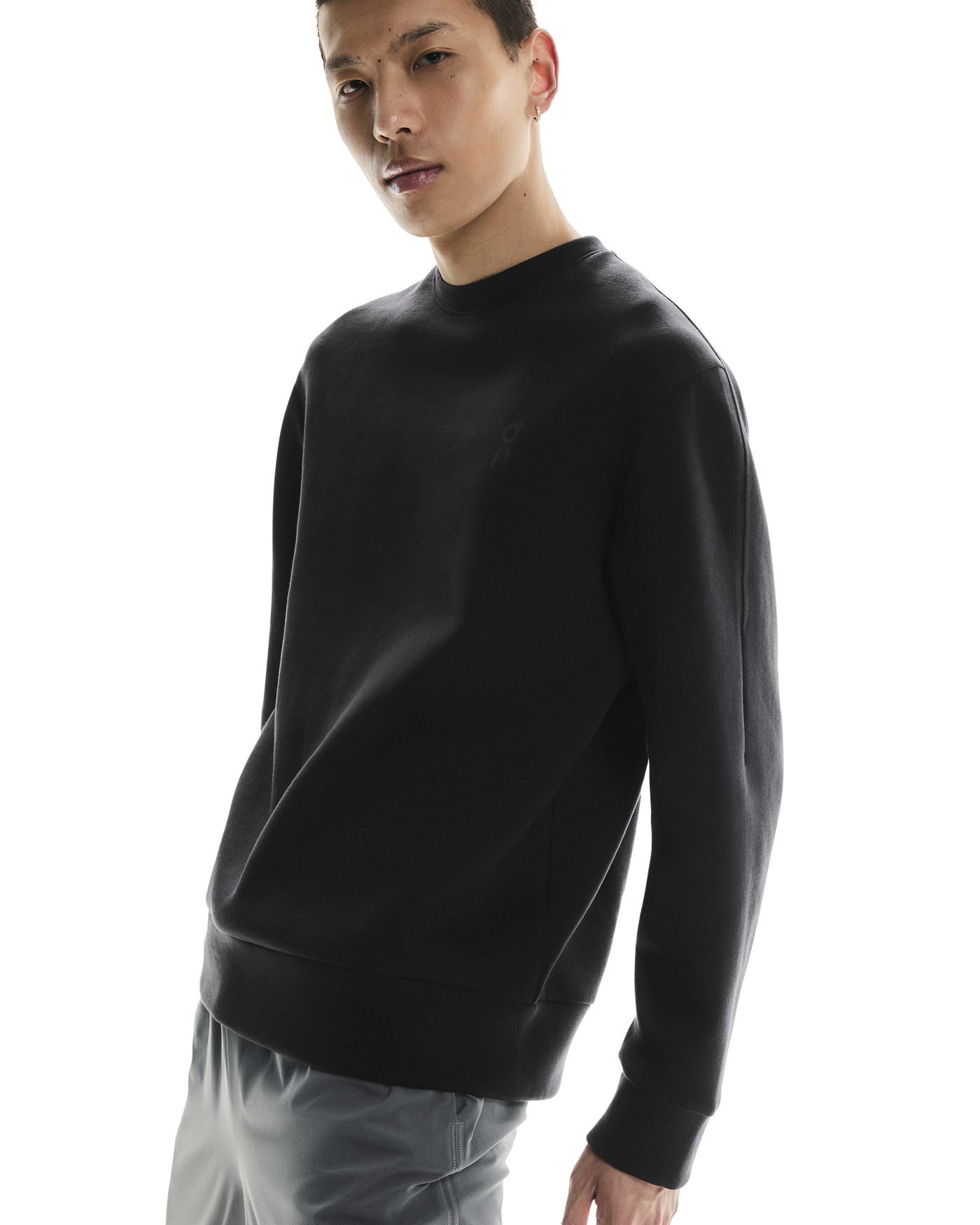 Men's On Running Black Focus Tech Crew Sweatshirt & Focus Tech Sweatpants Tracksuit Set