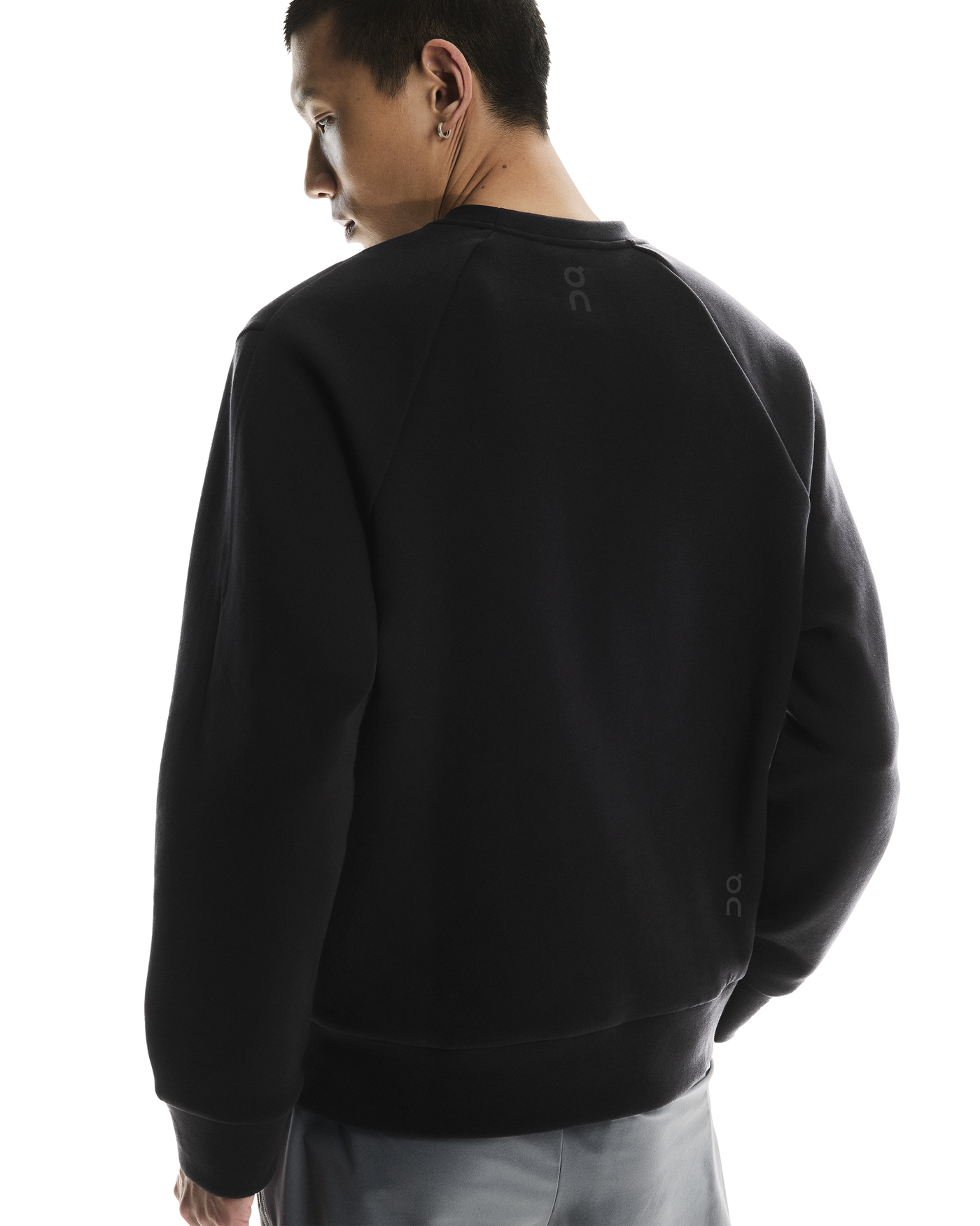 Men's On Running Black Focus Tech Crew Sweatshirt & Focus Tech Sweatpants Tracksuit Set