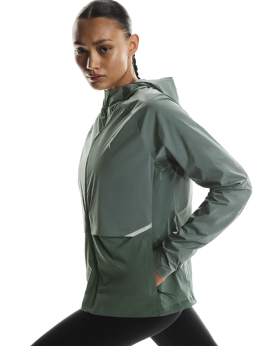 Women's On Running Core Jacket in Olive