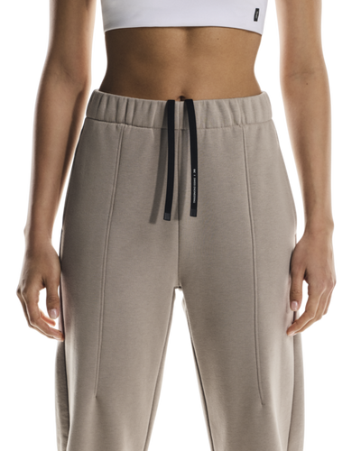 Women's On Running Club Pant in Desert