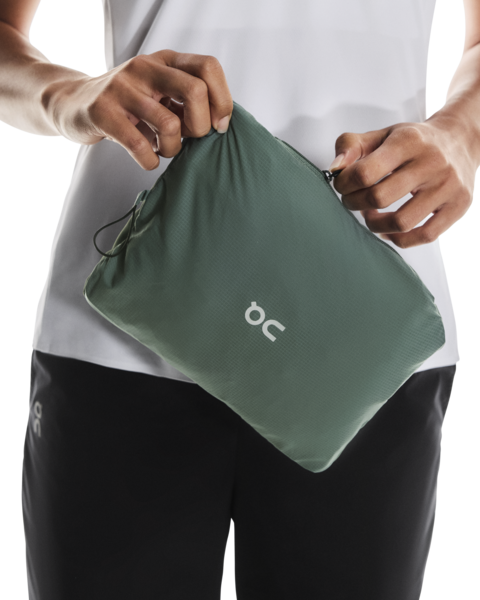 Women's On Running Core Jacket in Olive